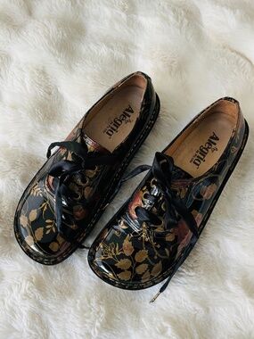 Algeria Abbi Patent Leather Floral LaceUp Oxfords Size 39EU / Fits 8 - 8.5 US